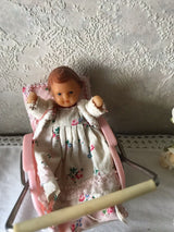 Petite Poupée en caoutchouc de la marque Ari (année 50)