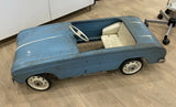 Ancienne Voiture À Pedale En Tole Couleur Bleu