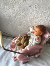 Petite Poupée en caoutchouc de la marque Ari (année 50)