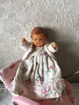 Petite Poupée en caoutchouc de la marque Ari (année 50)